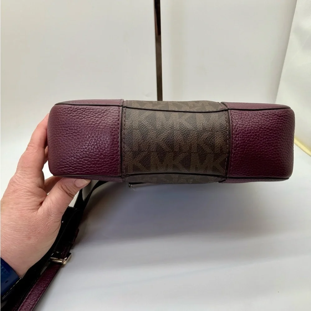 Michael Kors Hattie Messenger Brown and Plum Signature Logo‎ Crossbody Bag - Picture 3 of 9